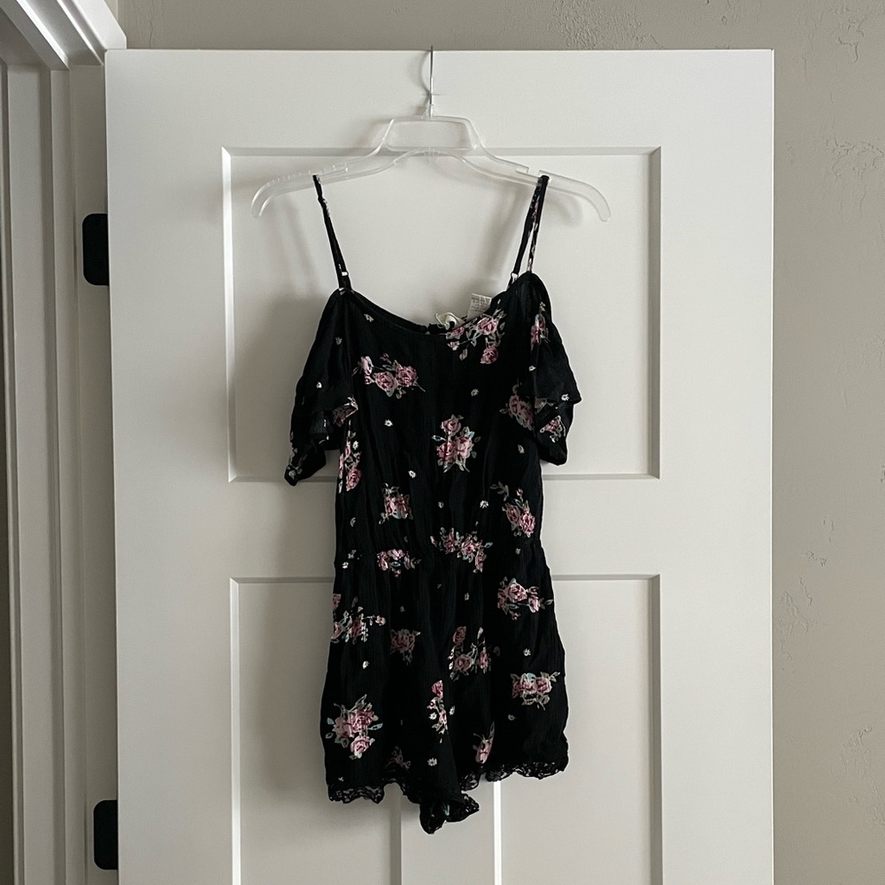 Floral Print Cold Shoulder Romper